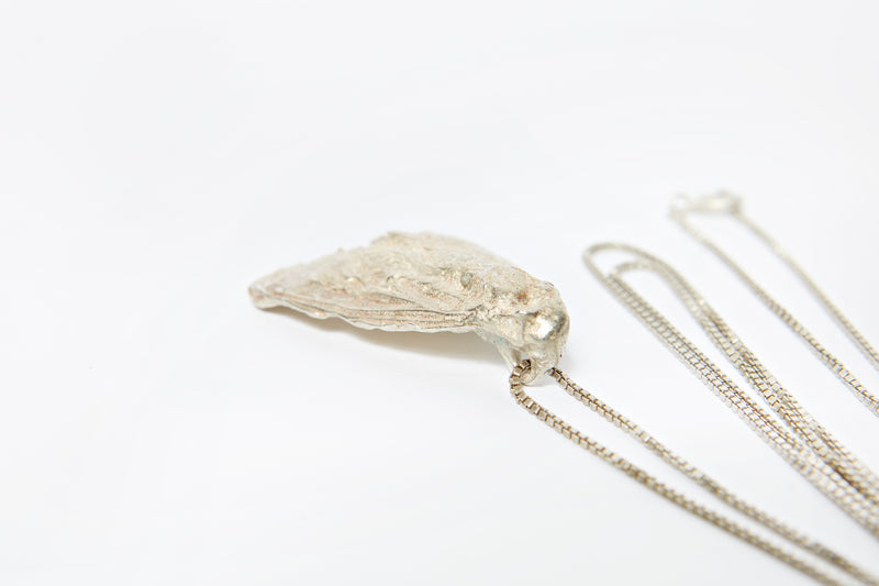 FALENA INSECT NECKLACE W/ CHAIN