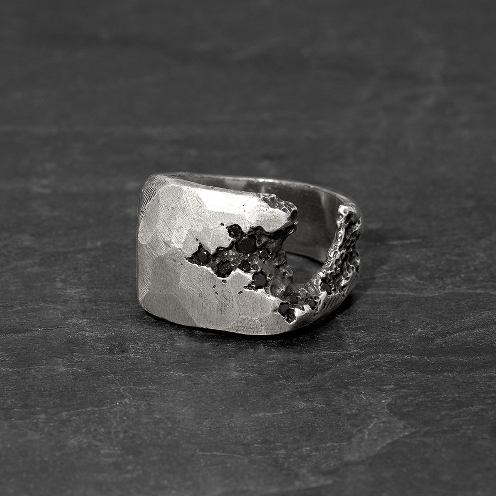 Tobias Wistisen - SIDE CRACK STONE RING – LABSTORE LONDON