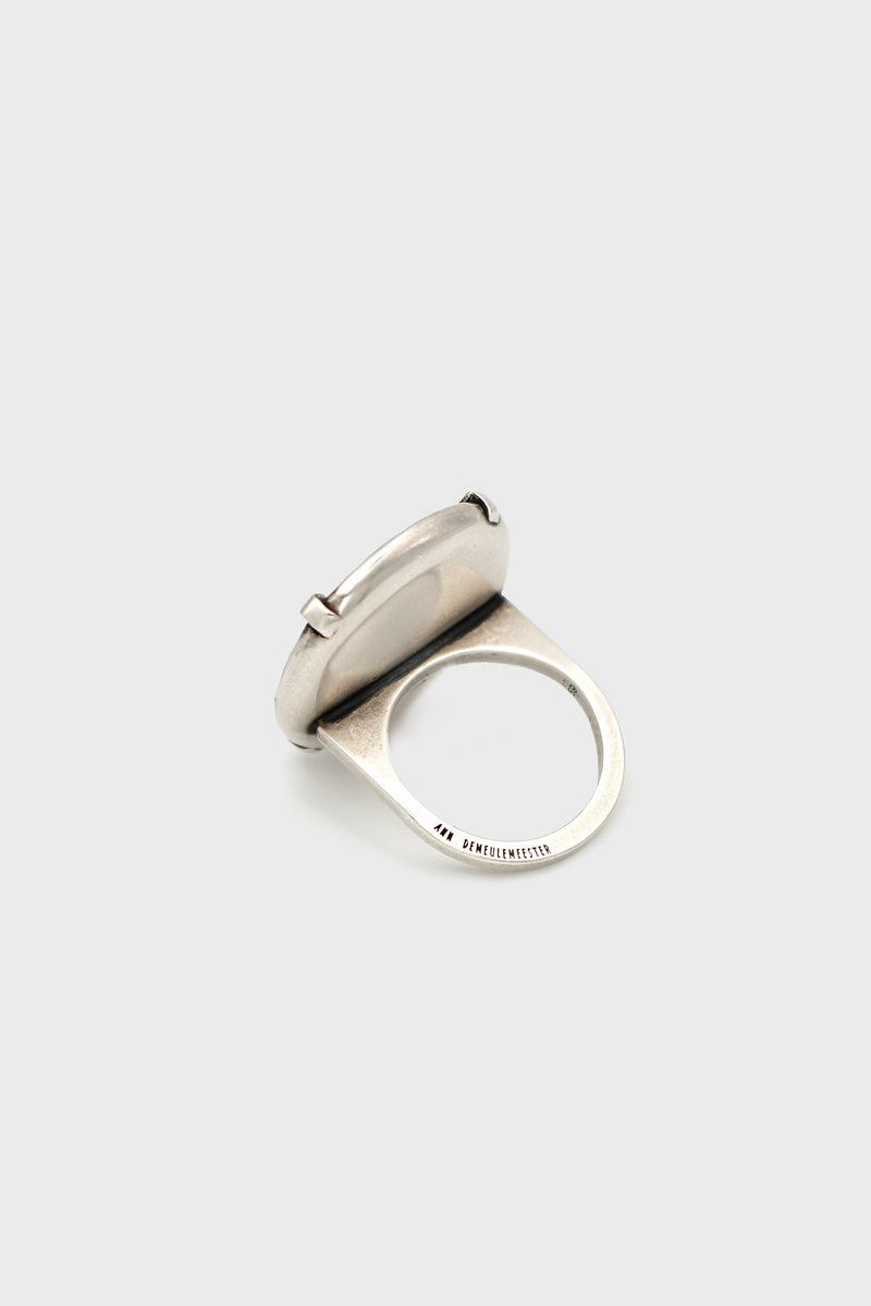 MENA MEDAILLON RING FILLED WITH LITTLE BALLS