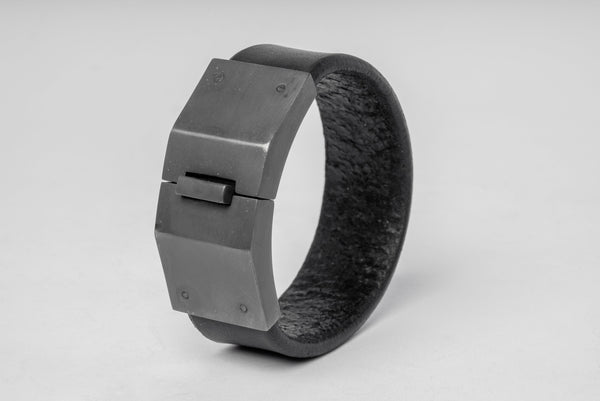 Box Lock Bracelet (Facet, Narrow, BLK+KA)