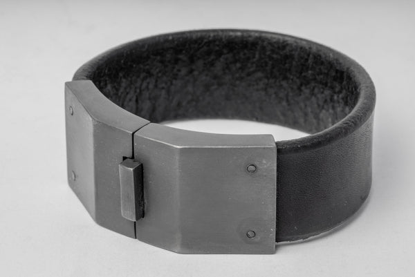 Box Lock Bracelet (Facet, Narrow, BLK+KA)