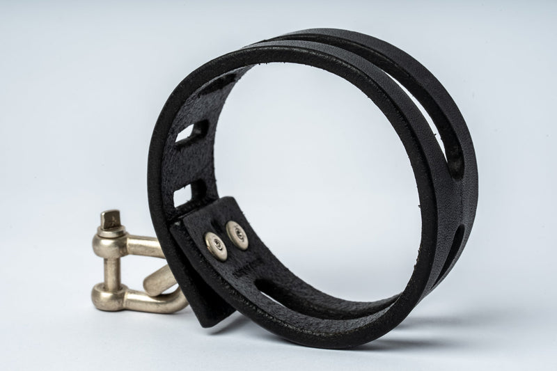 Punchout Restraint Bracelet (30mm, BLK+MA)