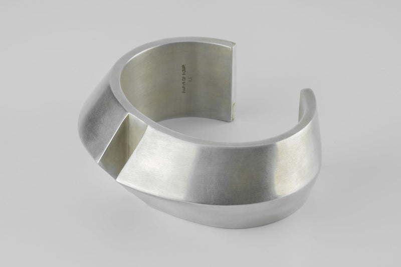 Crescent Rift Bracelet (Wedge Var., 30mm, AS)