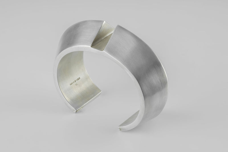 Crescent Rift Bracelet (Wedge Var., 30mm, AS)