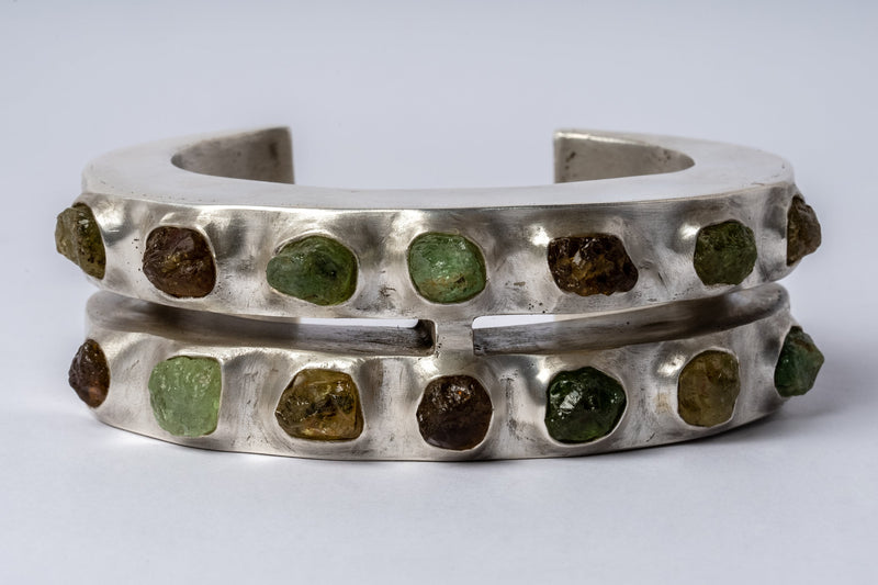 Crescent Crevice Bracelet (Terrestrial Surfaced, Peridot, 30mm)