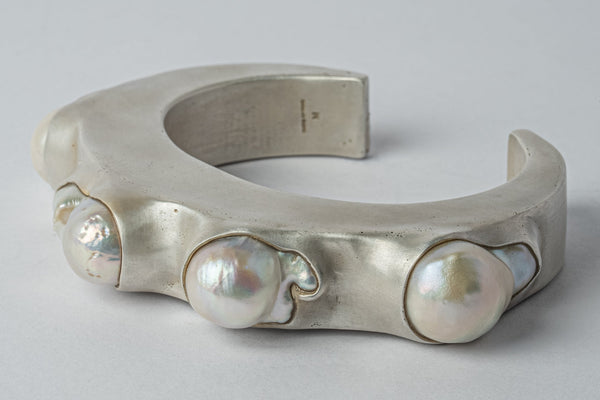 Crescent Bracelet (Terrestrial Surfaced, White Pearl, 15mm)