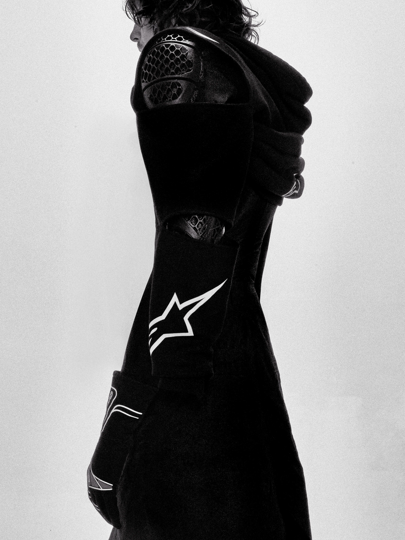 ARMOR HOODIE BLACK