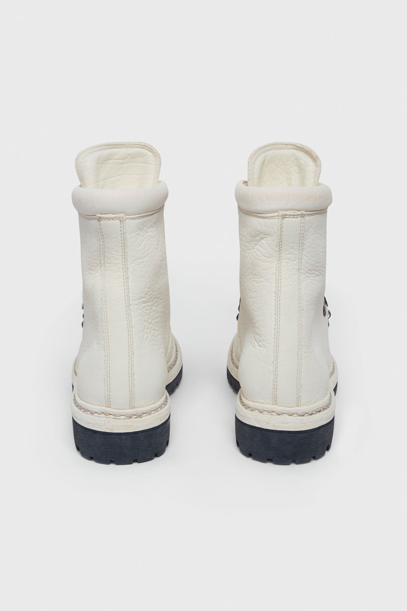 20 TREKKING BOOTS