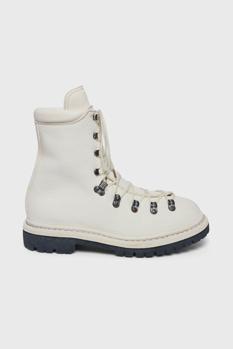 20 TREKKING BOOTS