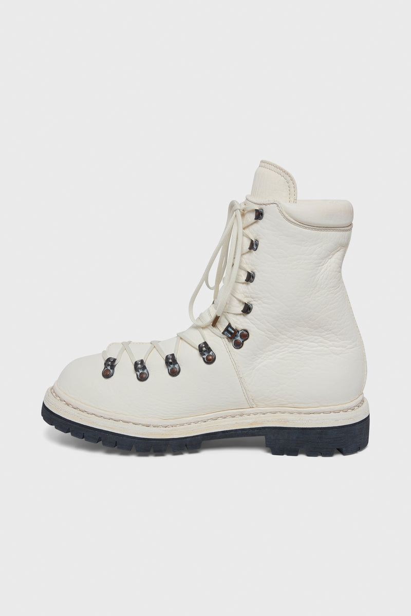 20 TREKKING BOOTS