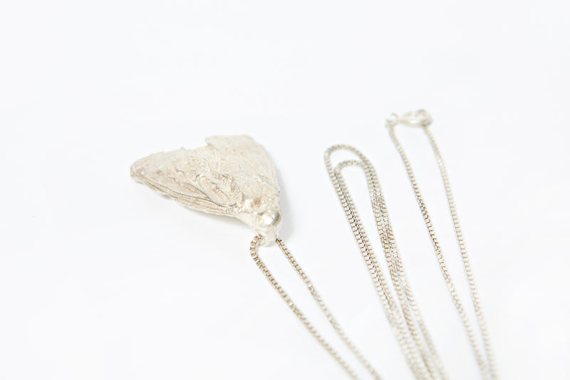 FALENA INSECT NECKLACE W/ CHAIN