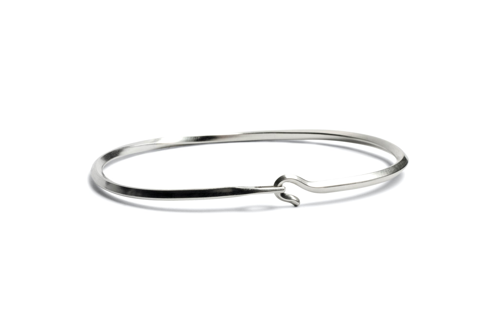 WERKSTATT MÜNCHEN Side Hook Twisted サイズL werkstatt-munchen-m2399-bangle